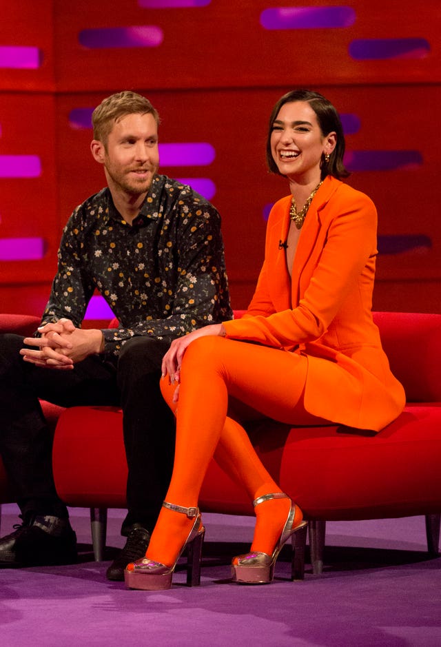 Calvin Harris and Dua Lipa's One Kiss has spent its fifth week at number one.