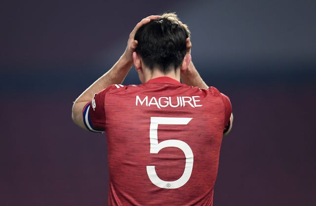 Harry Maguire puts his head in his hands