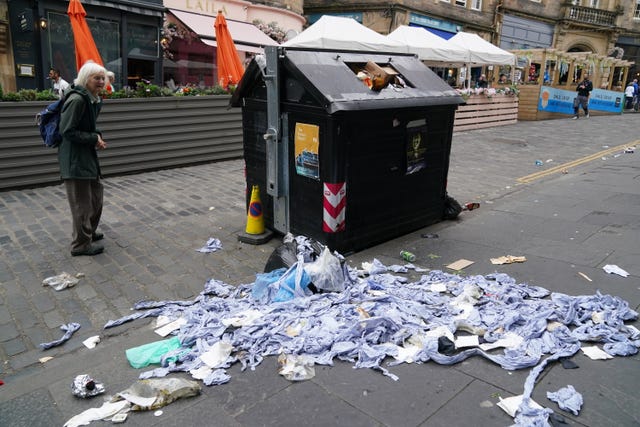 Cleansing workers strike