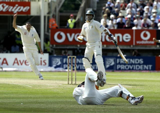 Steve Harmison celebrates as Geraint Jones takes the Test-winning catch