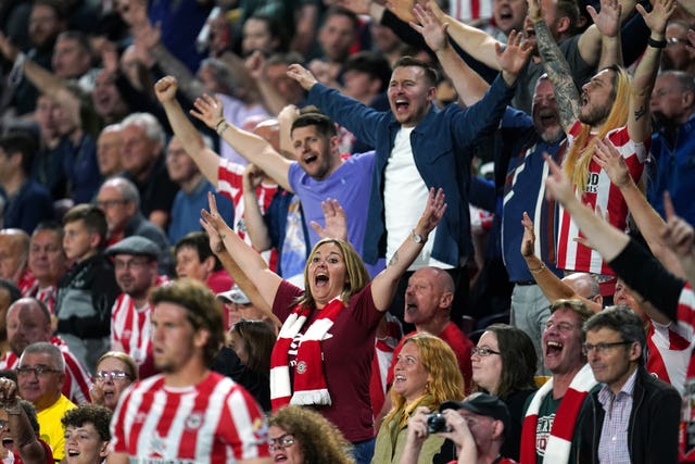 Brentford make dream start to Premier League adventure with win against Arsenal PLZ Soccer Brentford make dream start to Premier League adventure with win against Arsenal PLZ Soccer