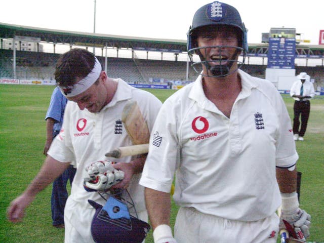 Nasser Hussain (right) and Graham Thorpe (left) led England to victory over Pakistan