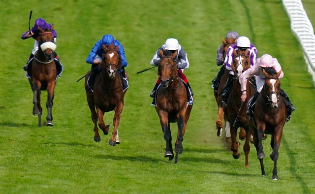 Anthony Van Dyck (right) won in a blanket finish to last year's Derby