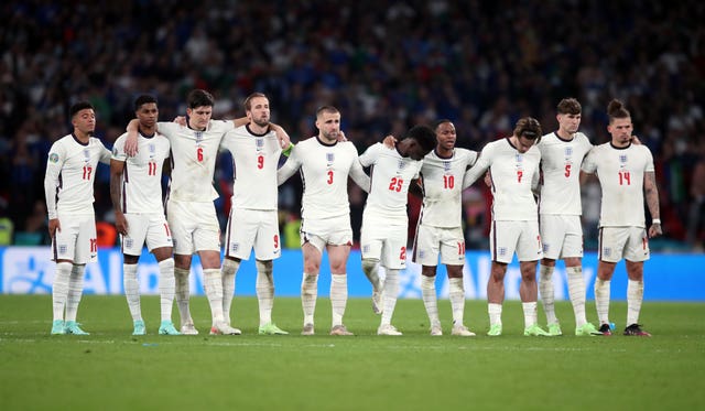 England line up for the penalty shoot out