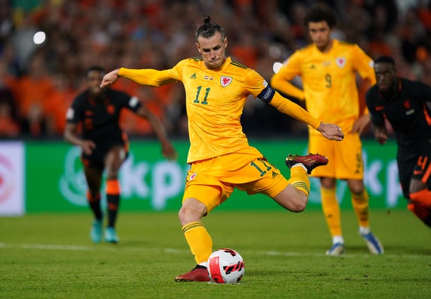 Gareth Bale scores