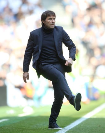 Antonio Conte gives instructions to his Tottenham team