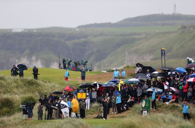 Fans take shelter