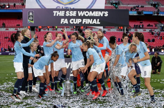 Manchester City Women players celebrate after beating West Ham Women 3-0 in the Women's FA Cup final 
