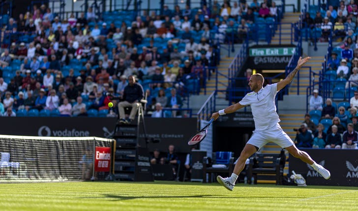 Dan Evans won in straight sets