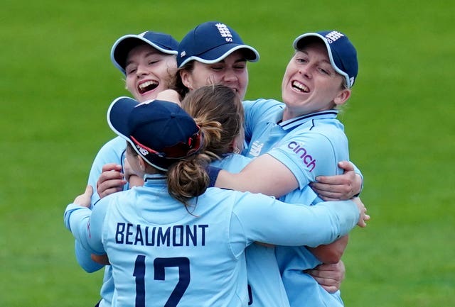 Heather Knight (right) and her side are bidding to regain the Ashes