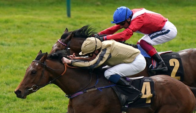 Tuscan swept to victory from hot favourite Audience