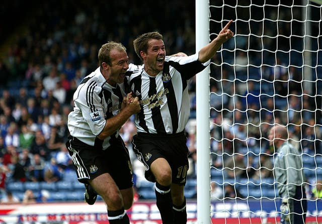 Michael Owen celebrates with Alan Shearer after scoring his first goal for the club against Blackburn 