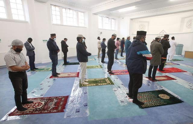 Mosque worshippers