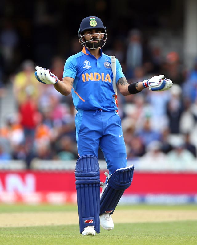 India captain Virat Kohli urged fans to applaud the Australia pair.