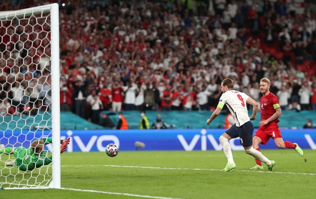 Harry Kane scores at the second attempt 