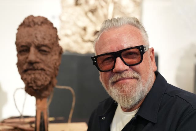 Ray Winstone live sculpture