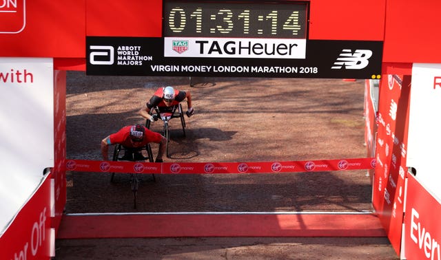 David Weir holds off Marcel Hug to win the men's wheelchair race
