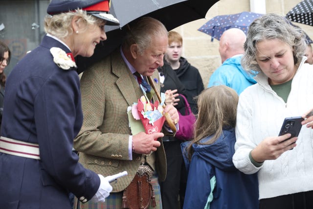 The King meets a young girl in a crowd