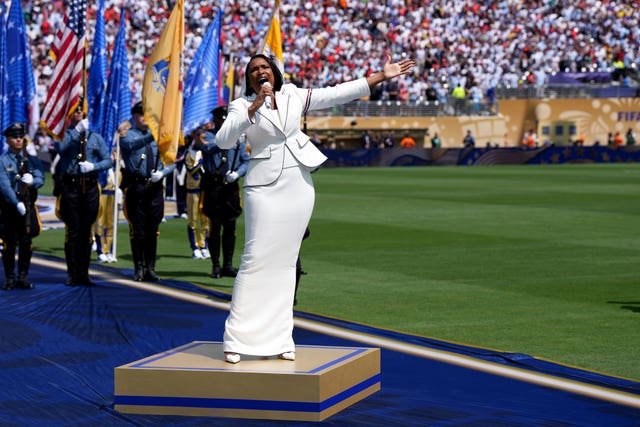 Jennifer Hudson sings the national anthem