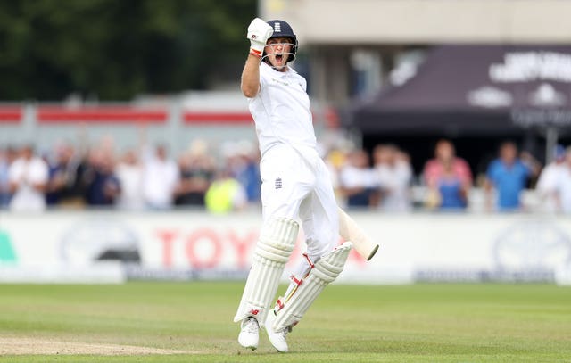 Joe Root celebrates his double century against Pakistan