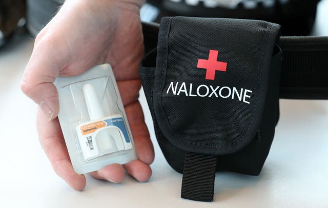 Naloxone kit