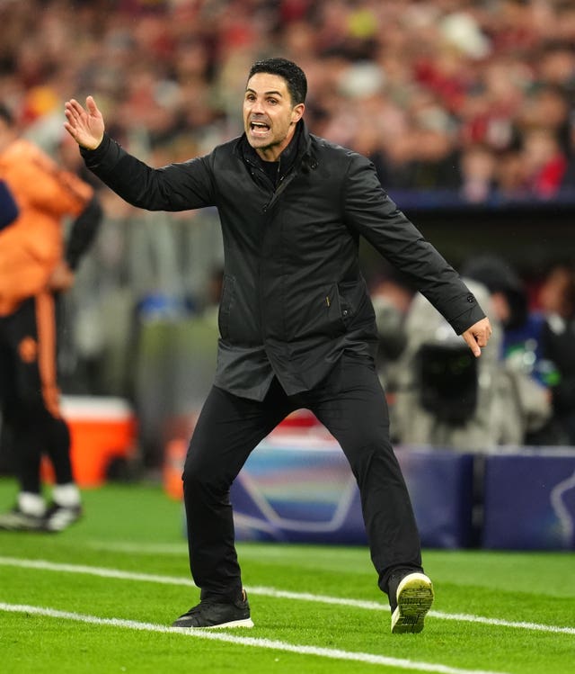 Mikel Arteta reacts on the touchline