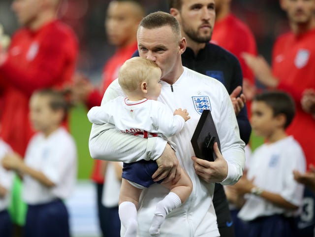 Wayne Rooney received a plaque from Harry Kane before kick-off