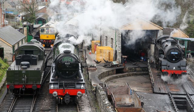 Flying Scotsman arrives in station
