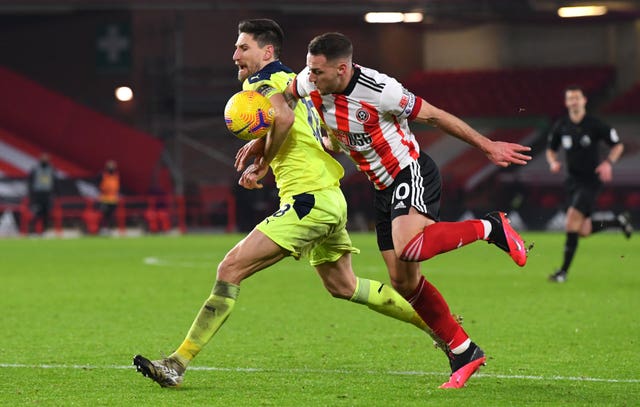 Newcastle's Federico Fernandez, left, and Sheffield United's Billy Sharp battle for the ball 