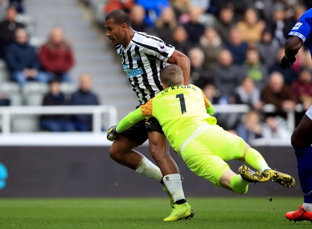 Jordan Pickford brings down Salomon Rondon to concede a penalty