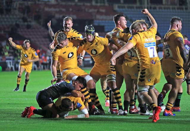 Wasps' Tom Willis scores a try at Quins