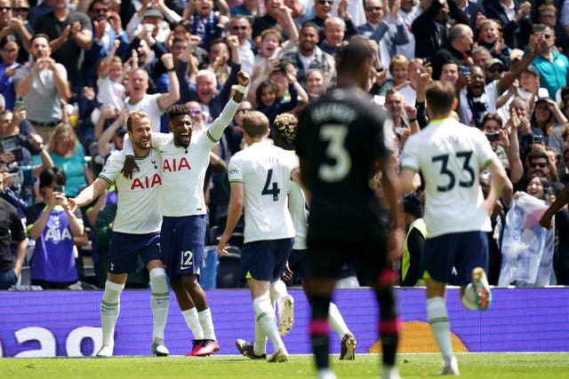 Tottenham lose at home to Brentford as fans turn on club’s board