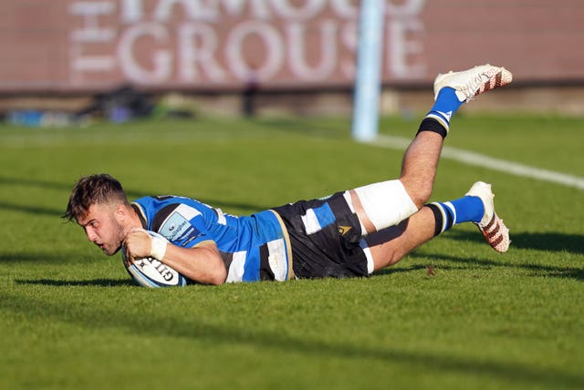 Tom de Glanville scores a late consolation try