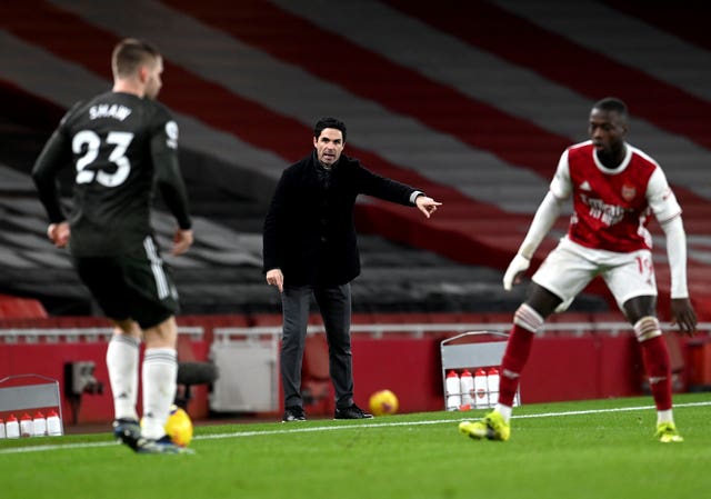 Arsenal manager Mikel Arteta (centre) saw his side extend their unbeaten run 