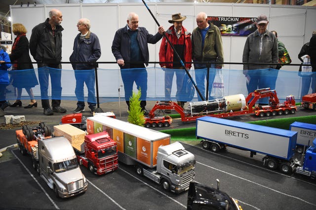 Enthusiasts look at model trucks