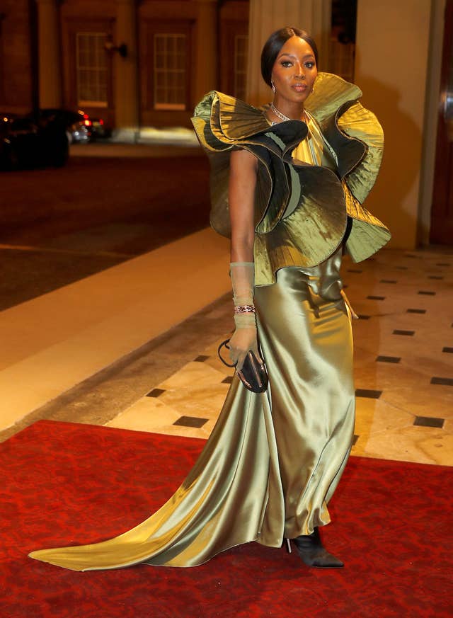 Naomi Campbell que chega para a recepção (Peter Nicholls / PA)
