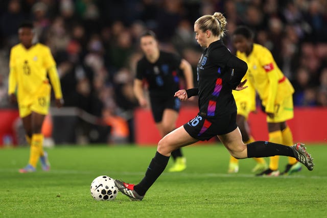 Alessia Russo scores from the penalty spot