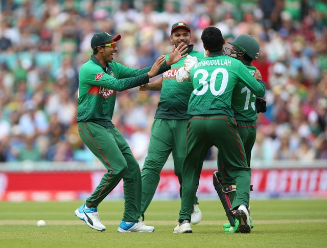 Bangladesh players celebrate the run out of South Africa opener Quinton De Kock