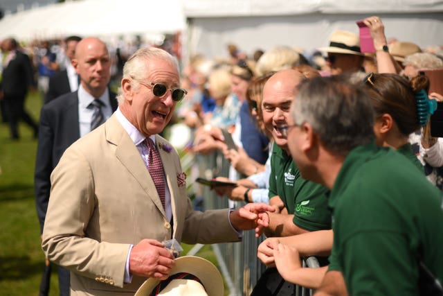 King meets crowds