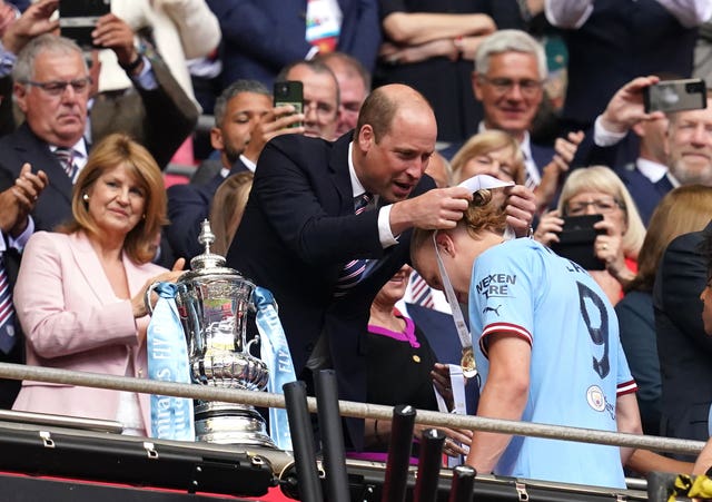 William presents a medal