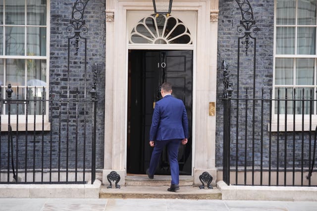 Wes Streeting entering 10 Downing Street through the front door