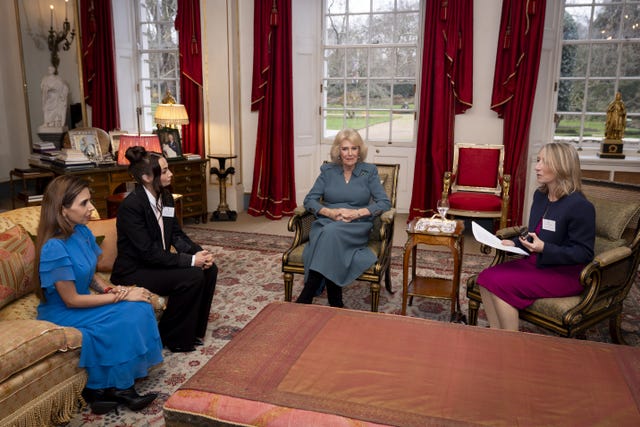 The Queen (centre) during a private discussion with (l to r) Dr Bijna Kotak Dasani, Rebecca Beattie and Sam Smethers at Clarence House