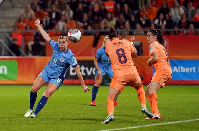 England suffer last-gasp loss on Sarina Wiegman’s Netherlands return