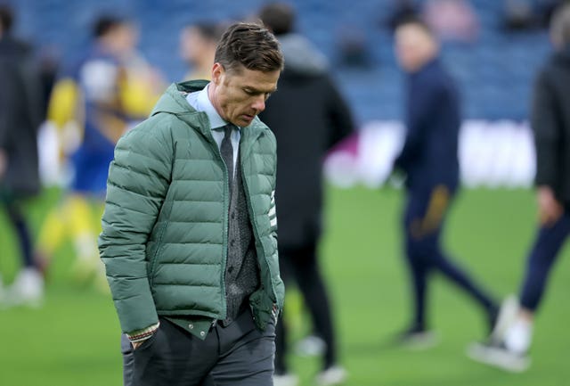 A downbeat Scott Parker walks off the pitch