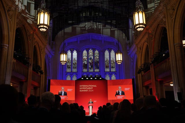 Prime Minister Sir Keir Starmer on stage addressing business leaders in London's Guildhall
