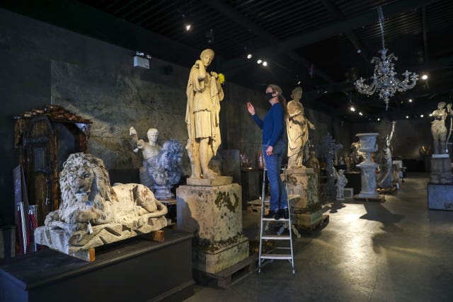 Summers Place Auctions collection of garden statues