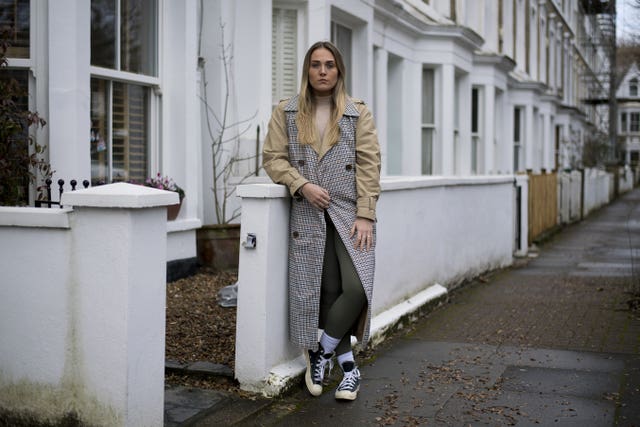 Emma, 25