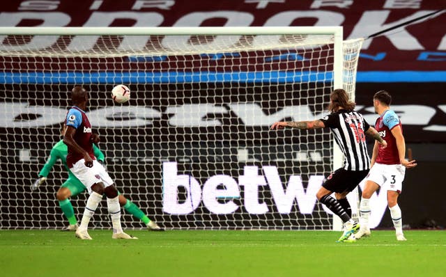 Jeff Hendrick, second right, also impressed on his Newcastle debut