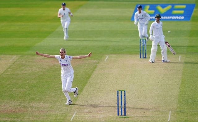 Lauren Bell celebrates the dismissal of Marizanne Kapp