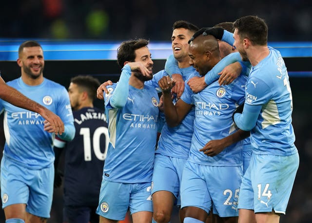 Manchester City celebrate Fernandinho''s clincher